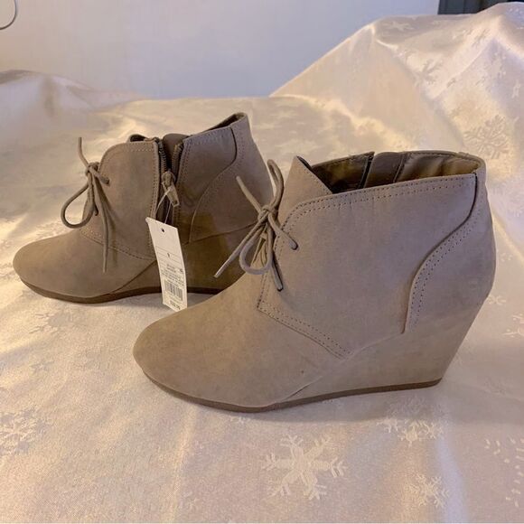 Universal Thread Wedge Ankle Boots Tan Side Zip Sz 9 NWT not worn Gorgeous - Picture 6 of 6